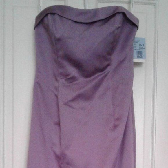 David's Bridal NWT Satin Formal/Bridesmaid Strapless Gown Size 8 Purple Lined - Picture 2 of 7